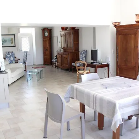 Holiday Tremont Saint-Bonnet-sur-Gironde